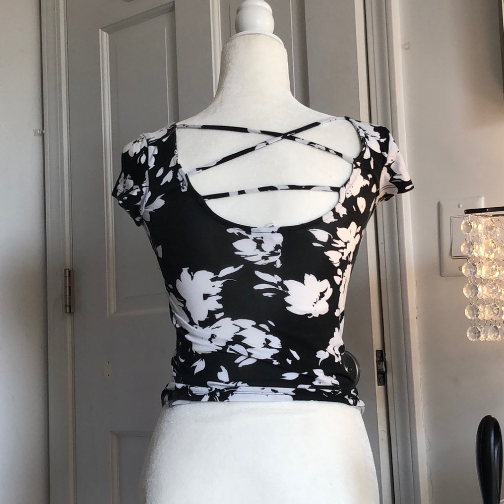 Floral Top - Picture 2 of 2
